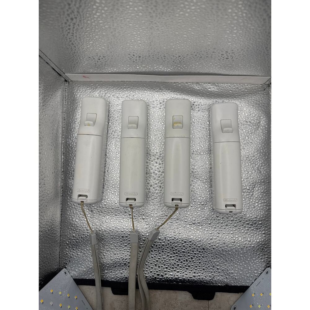 Nintendo OEM White Wiimote With Nunchuck Controller Set Combo RVL-003 Lot of 4 - Picture 4 of 6